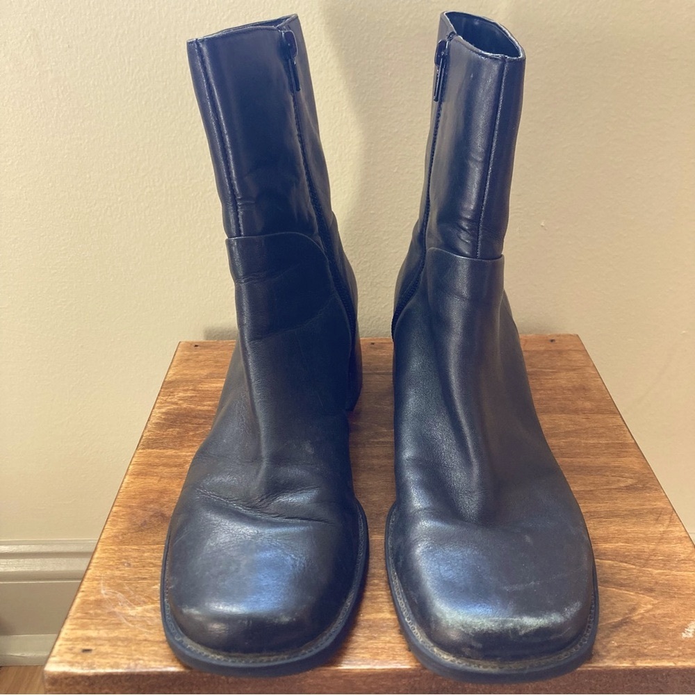 Nine West women’s black leather heeled boots, size 8